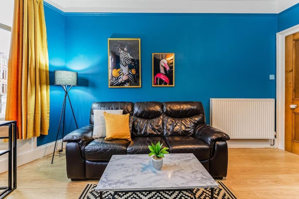 Traditional 1-Bed Flat In Southside Glasgow Exterior foto